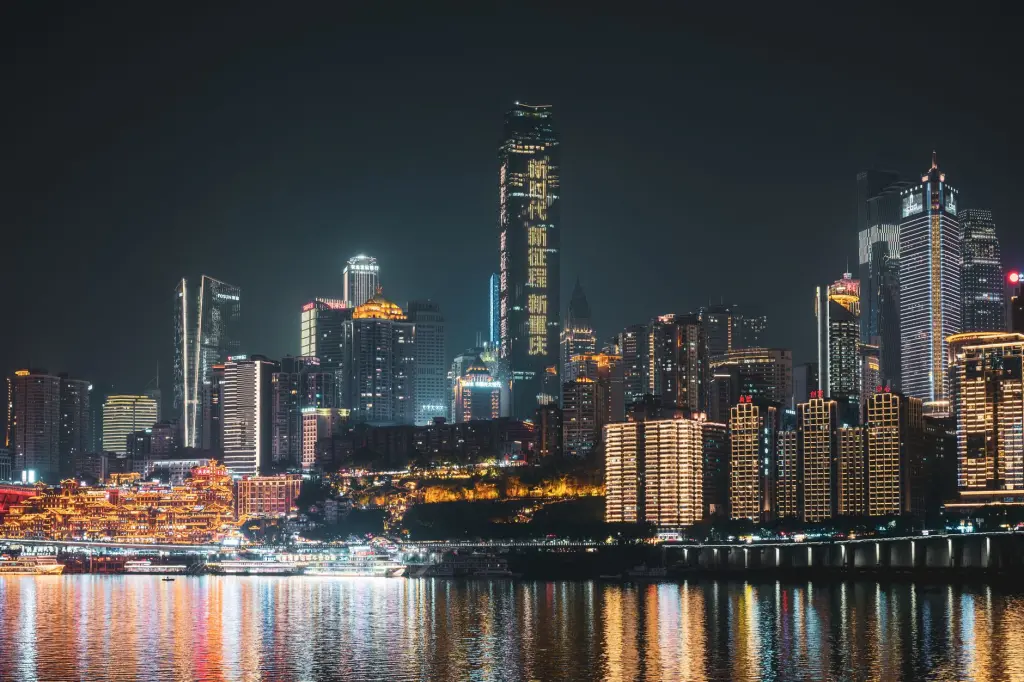 邦达斯光伏组件与逆变器技术参数解析：适配工商业屋顶的发电方案